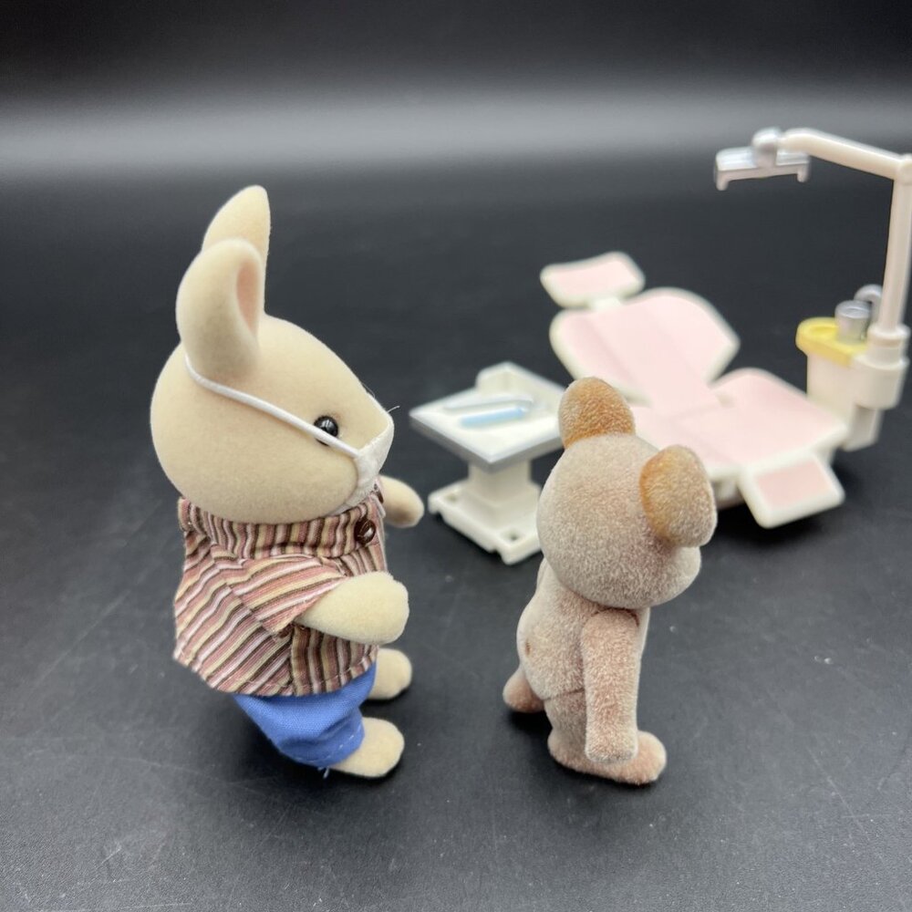 Sylvanian Families Calico Critters Country Dentist Bunny Rabbit Incomplete - Picture 6 of 15